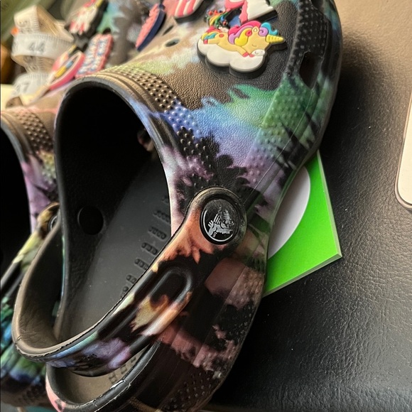 Crocs Classic Tie Dye with Jibbitzs Size J2 - Picture 5 of 8